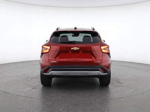 Used 2025 Chevrolet Trax LT FWD image 7