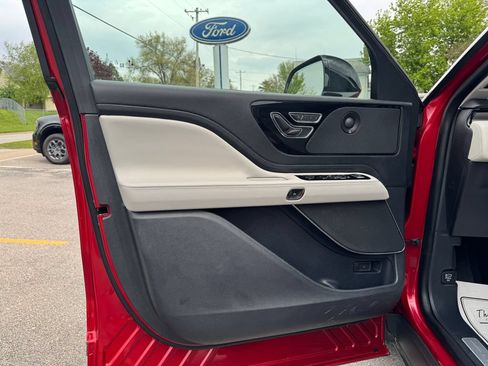 Used 2025 Lincoln Aviator AWD w/ Equipment Group 101A image 18
