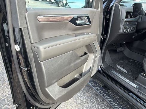 New 2026 Chevrolet Suburban Z71 w/ Comfort Package AWD/4WD image 15