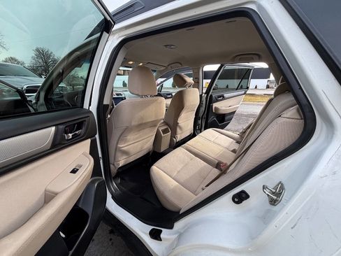 Used 2017 Subaru Outback 2.5i Premium image 11