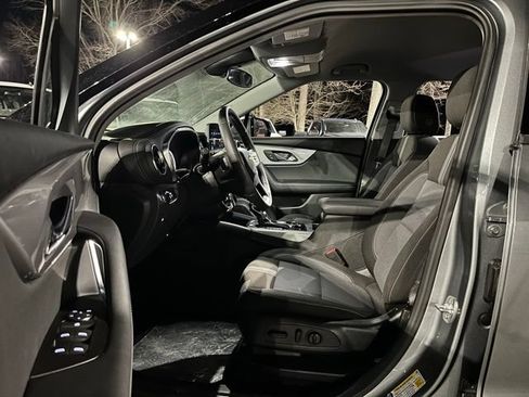 Used 2025 Chevrolet Blazer LT FWD image 11