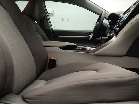 Used 2019 Toyota Camry LE FWD image 21