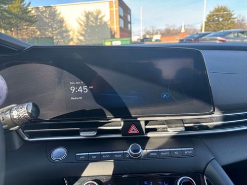 Used 2025 Hyundai Elantra SEL image 21