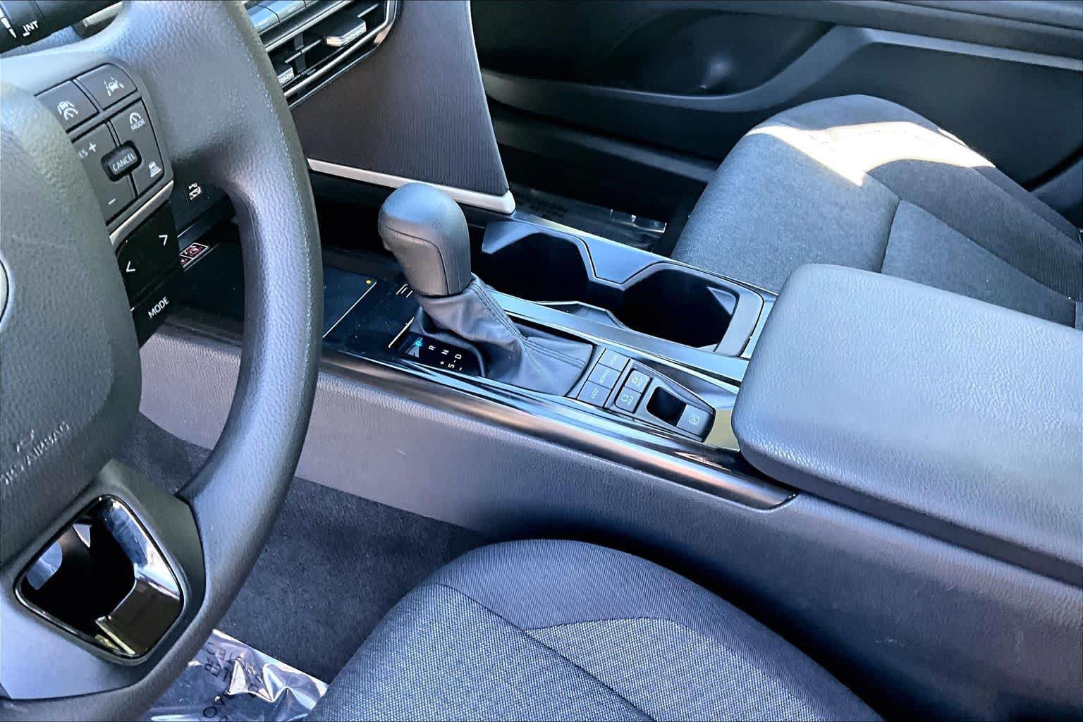 Used 2025 Toyota Camry LE FWD image 17