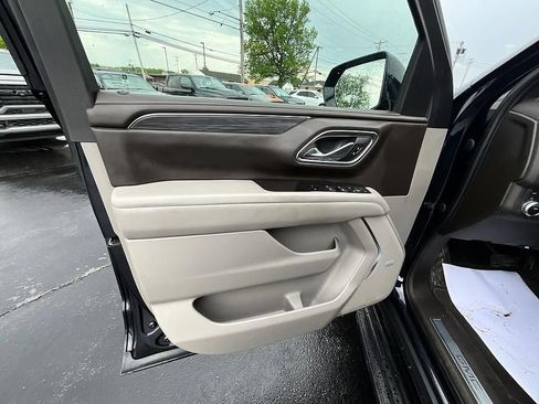 Used 2023 GMC Yukon SLT w/ SLT Premium Package AWD/4WD image 12