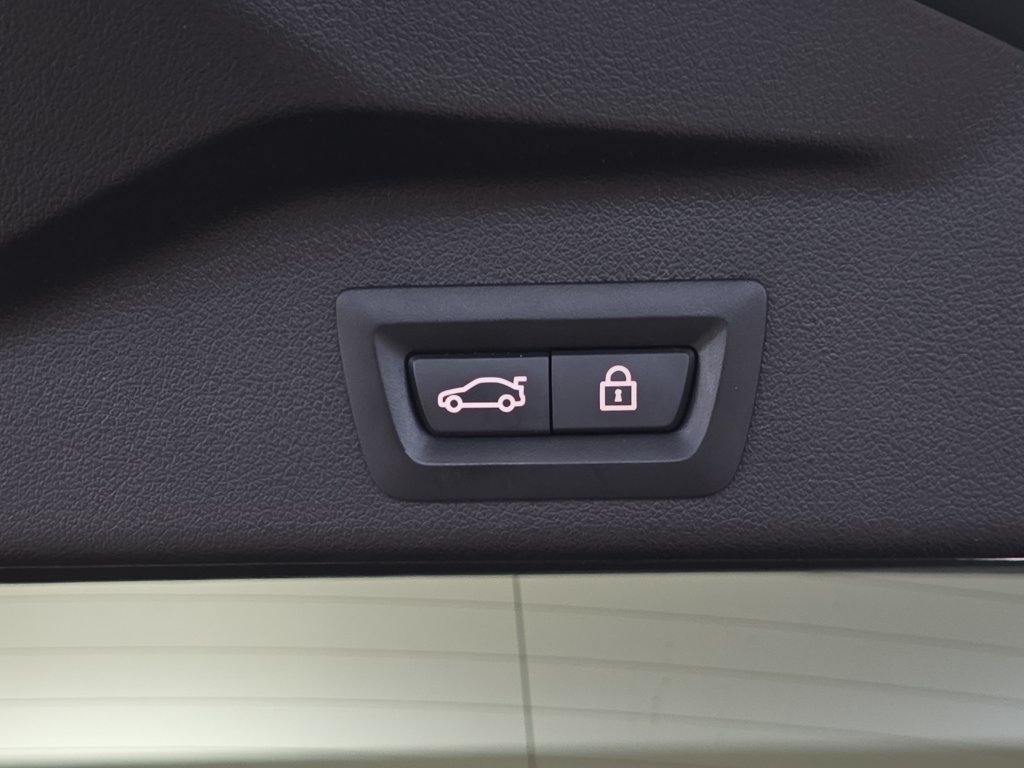 Used 2021 BMW X5 M50i AWD/4WD image 31