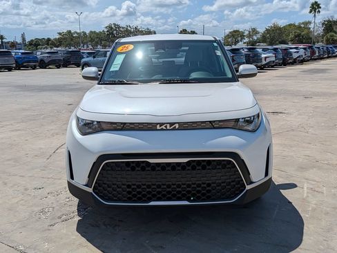 Certified 2025 Kia Soul LX w/ LX Technology Package FWD image 2
