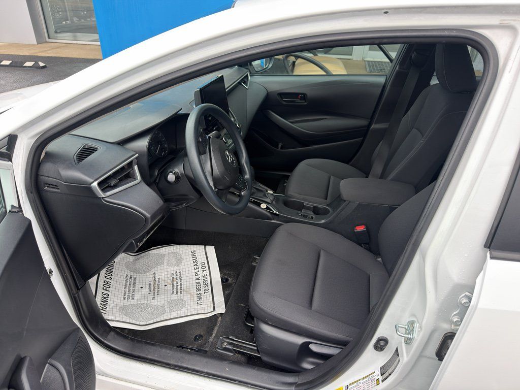 Used 2024 Toyota Corolla LE FWD image 8