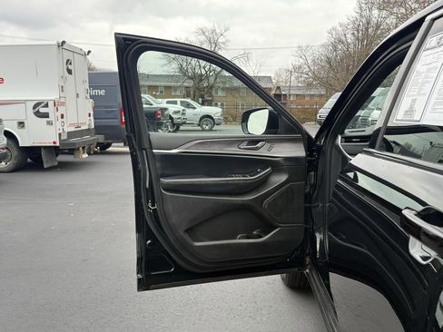 Used 2024 Jeep Grand Cherokee Limited w/ Trailer Tow Package image 10