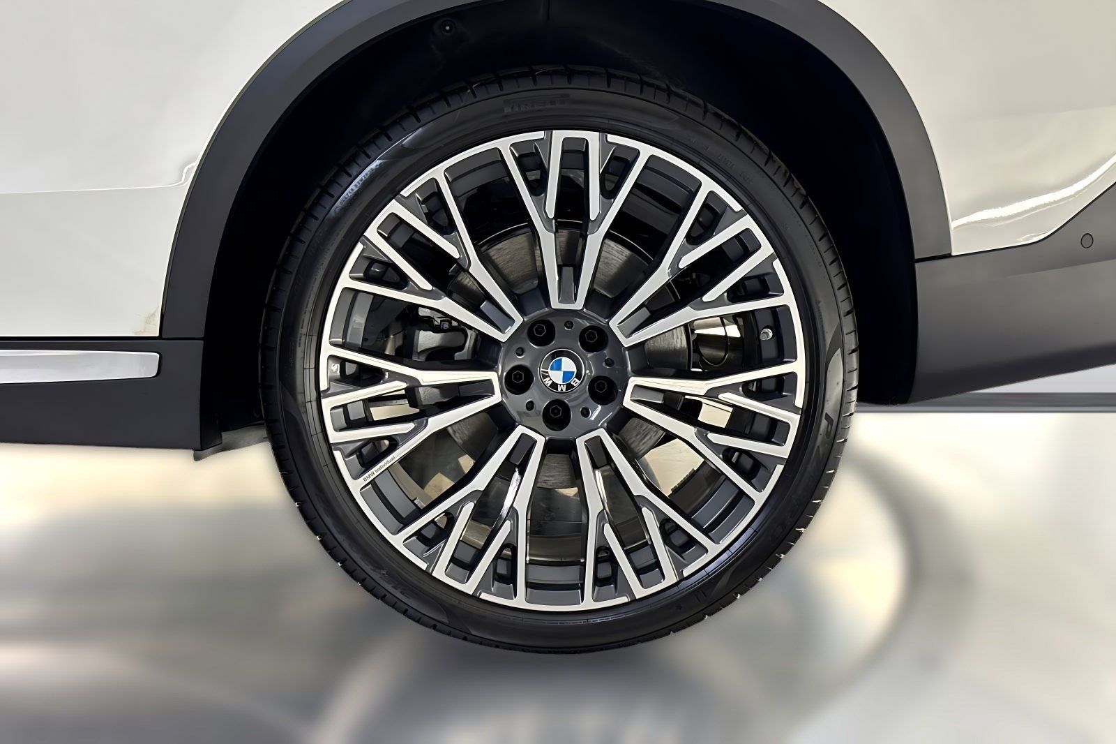 Used 2026 BMW X5 sDrive40i w/ Premium Package RWD image 13