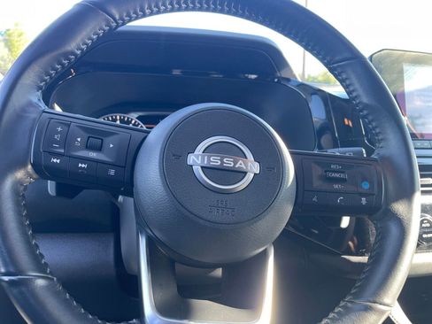 Used 2025 Nissan Pathfinder SV image 29