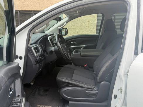Used 2017 Nissan Titan SV RWD image 21