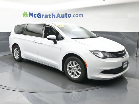 Used 2020 Chrysler Voyager LX FWD image 2