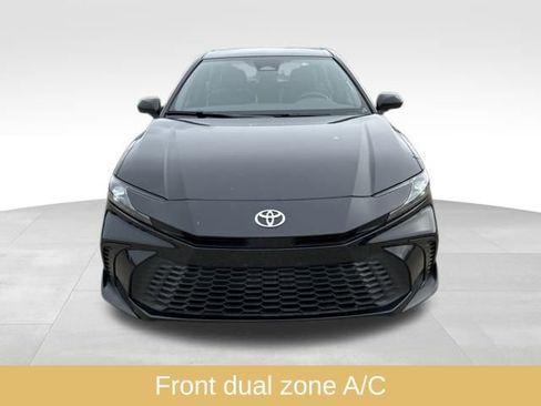 Used 2025 Toyota Camry SE image 2