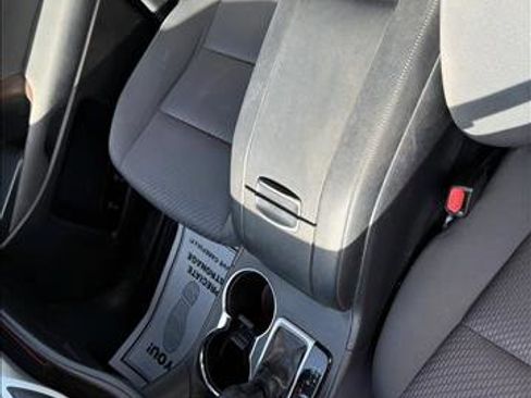 Used 2019 Toyota Highlander LE image 10