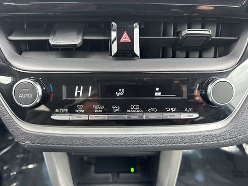 Used 2025 Toyota Corolla Cross LE image 17