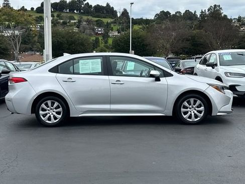 Used 2025 Toyota Corolla LE image 2