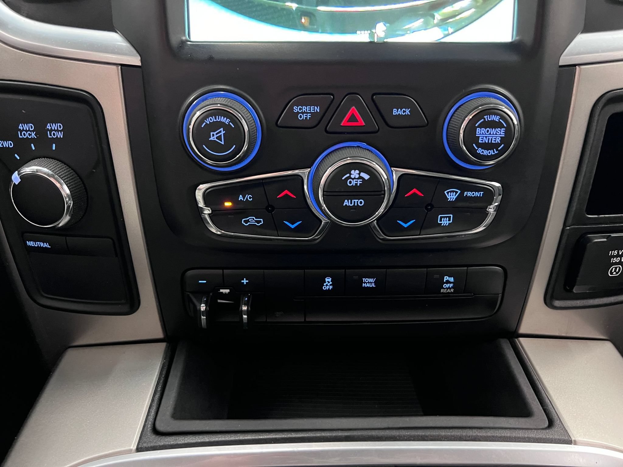 Used 2018 RAM 2500 SLT w/ Protection Group AWD/4WD image 15