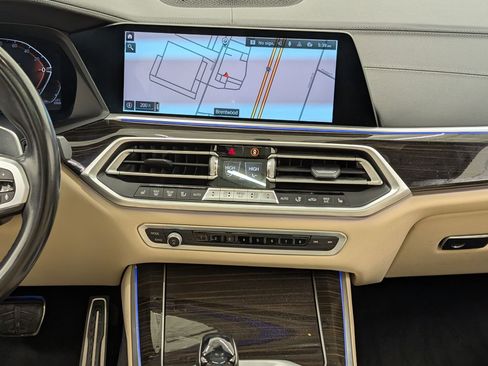 Used 2021 BMW X5 xDrive40i w/ M Sport Package image 28