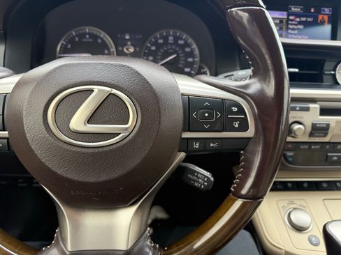 Used 2016 Lexus ES 350 w/ Luxury Package w/Wood Trim image 19