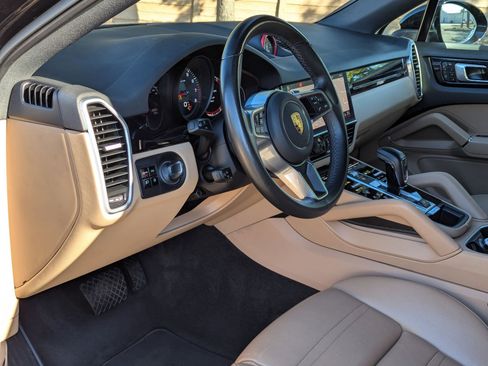 Used 2021 Porsche Cayenne Coupe image 12