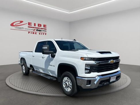 Used 2025 Chevrolet Silverado 2500 LT w/ Convenience Package AWD/4WD image 12
