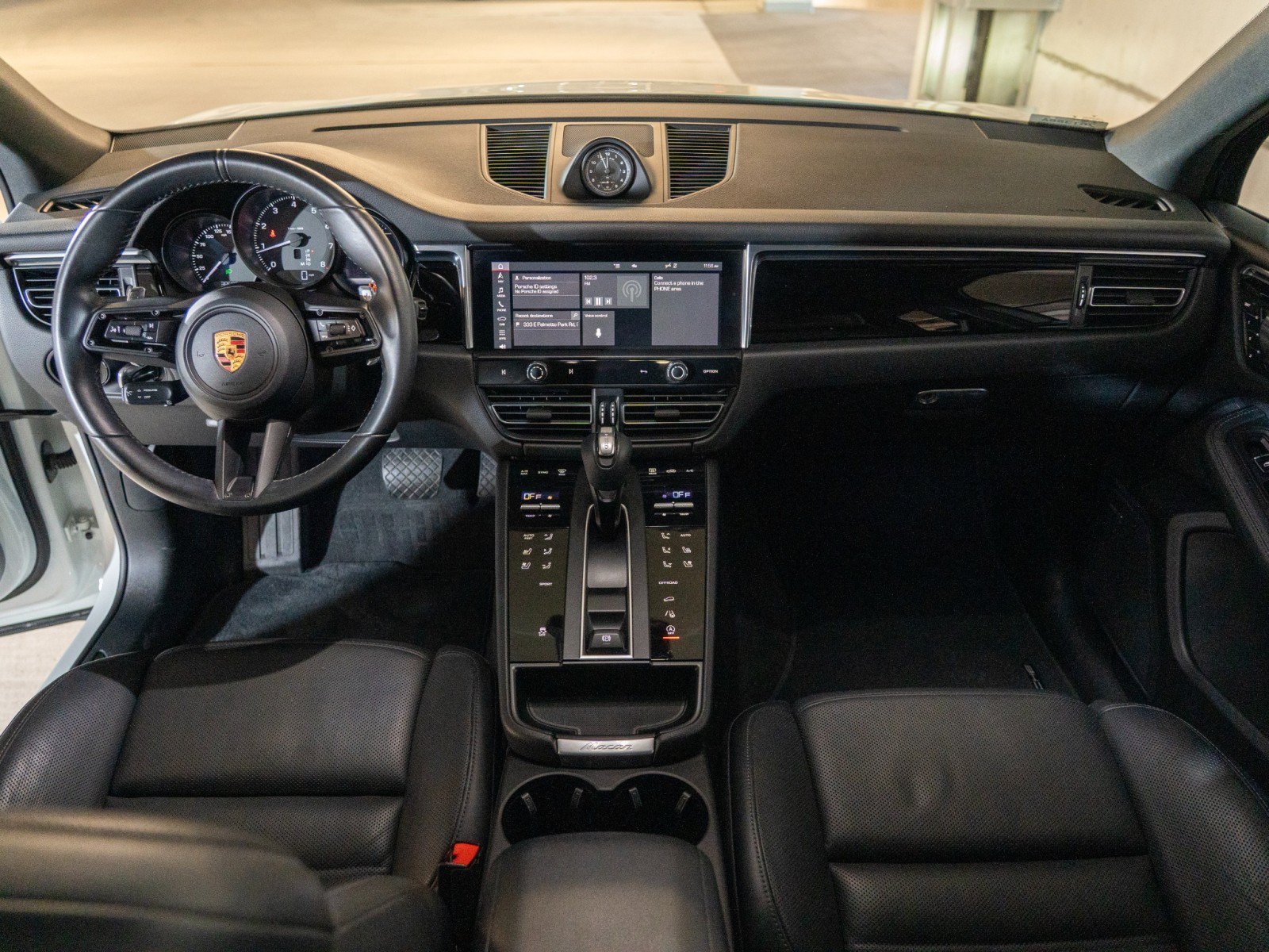 Certified 2022 Porsche Macan AWD/4WD image 24