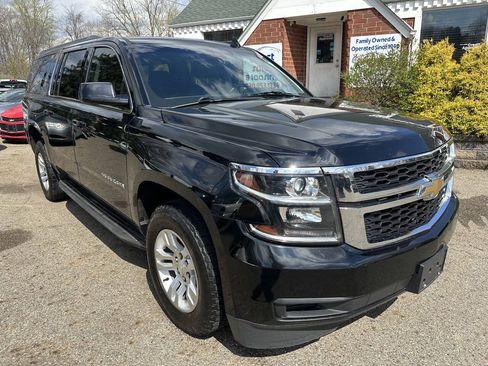 Used 2018 Chevrolet Suburban LT AWD/4WD image 10