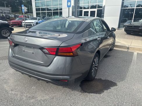 Used 2025 Nissan Altima 2.5 SV FWD image 8