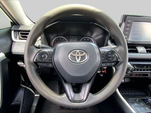 Used 2020 Toyota RAV4 LE FWD image 6