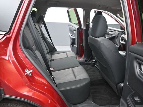 Used 2024 Nissan Rogue SV FWD image 15