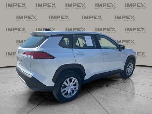 Used 2022 Toyota Corolla Cross L image 5