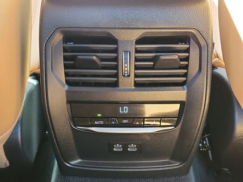 Used 2025 BMW 330i Sedan image 12