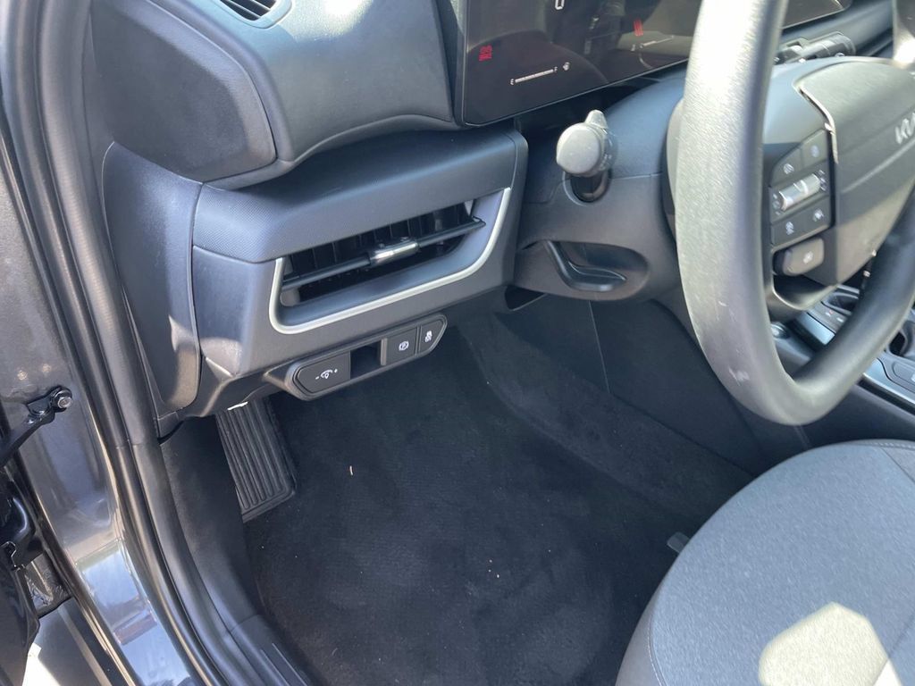 Used 2025 Kia K4 FWD image 19