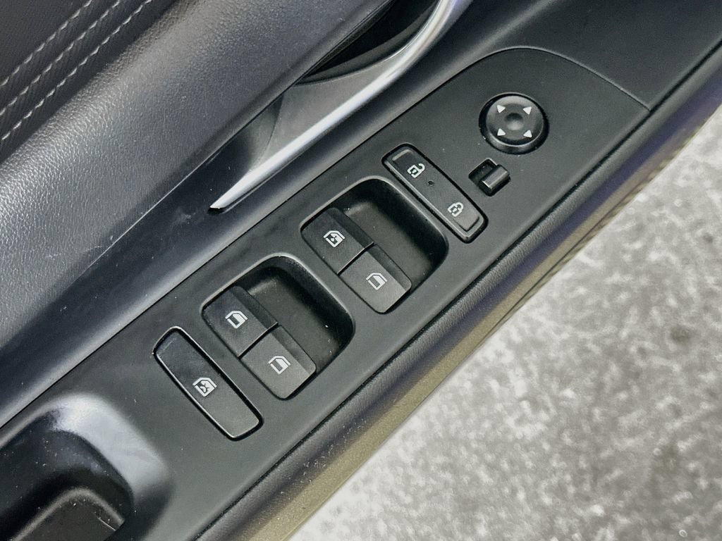 Used 2025 Hyundai Elantra SEL FWD image 22