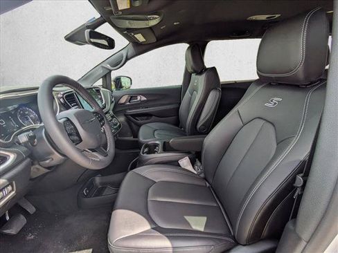 New 2026 Chrysler Pacifica Select w/ S Appearance Package FWD image 4