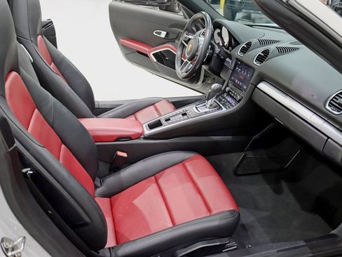 Used 2018 Porsche 718 Boxster S image 28