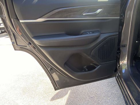 New 2025 Jeep Grand Cherokee Limited w/ Black Appearance Package image 12