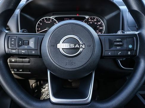 Used 2024 Nissan Rogue SV FWD image 25