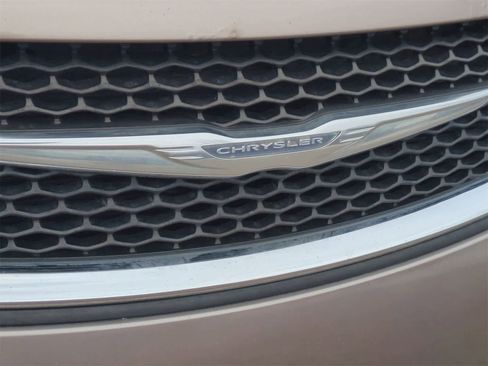 Used 2018 Chrysler Pacifica Touring-L Plus w/ Tire & Wheel Group image 11