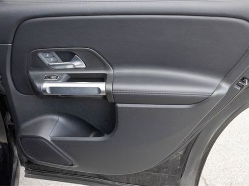 Used 2023 Mercedes-Benz GLB 250 4MATIC image 14