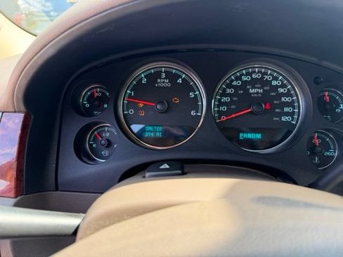 Used 2010 Chevrolet Suburban LTZ AWD/4WD image 22