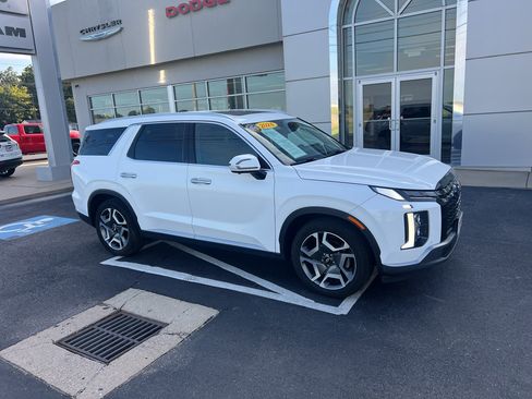 Used 2024 Hyundai Palisade SEL w/ Premium Package FWD image 5