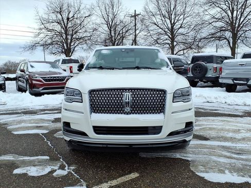 Used 2024 Lincoln Navigator Premiere image 2