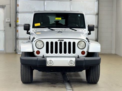 Used 2012 Jeep Wrangler Unlimited Sahara image 3