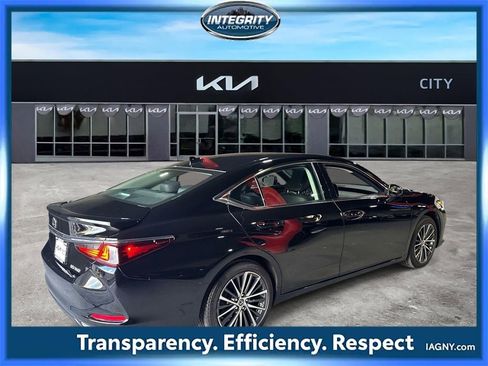 Used 2023 Lexus ES 350 w/ Premium Package image 6