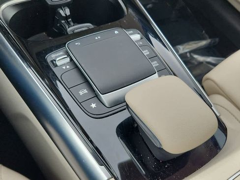 Used 2022 Mercedes-Benz GLA 250 4MATIC image 13