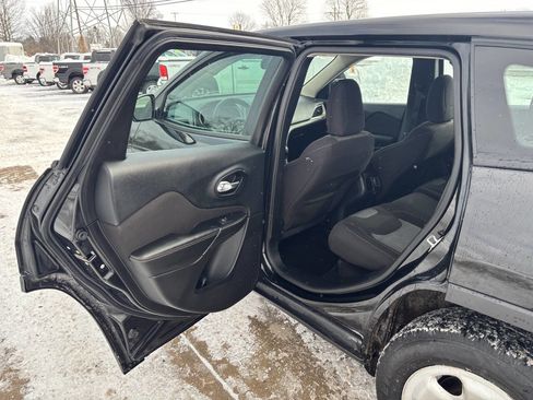 Used 2016 Jeep Cherokee Sport w/ Cold Weather Group image 20