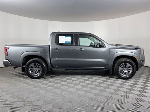 Used 2025 Nissan Frontier SV w/ SV Convenience Package RWD image 12