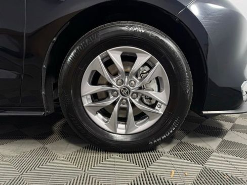 Used 2024 Toyota Sienna XLE image 10